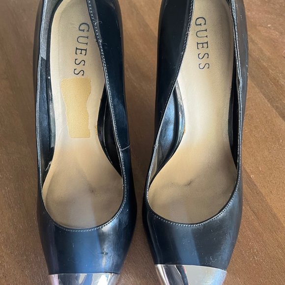 Guess Woman’s Black 3.5" Heels Pumps Red Stem Silver Pointed Toe Size 9M - Picture 5 of 7